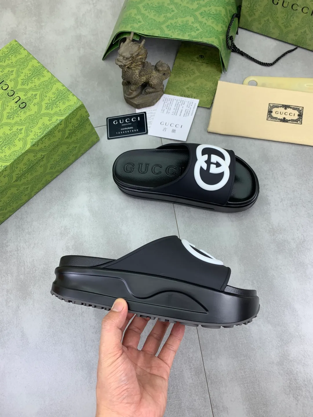Men's Men's Shoes 💰P300💰[New Style] High Version 🎁🎁🎁 GUCCI New Year of the Snake casual slippers, original official website, perfect workmanship, transmitting a kind of noble luxury, sublimating its definition of luxury in Gucci's high-end extraordinary craftsmanship. Original Gucci double G combination outsole, code number: 35-46, complete package